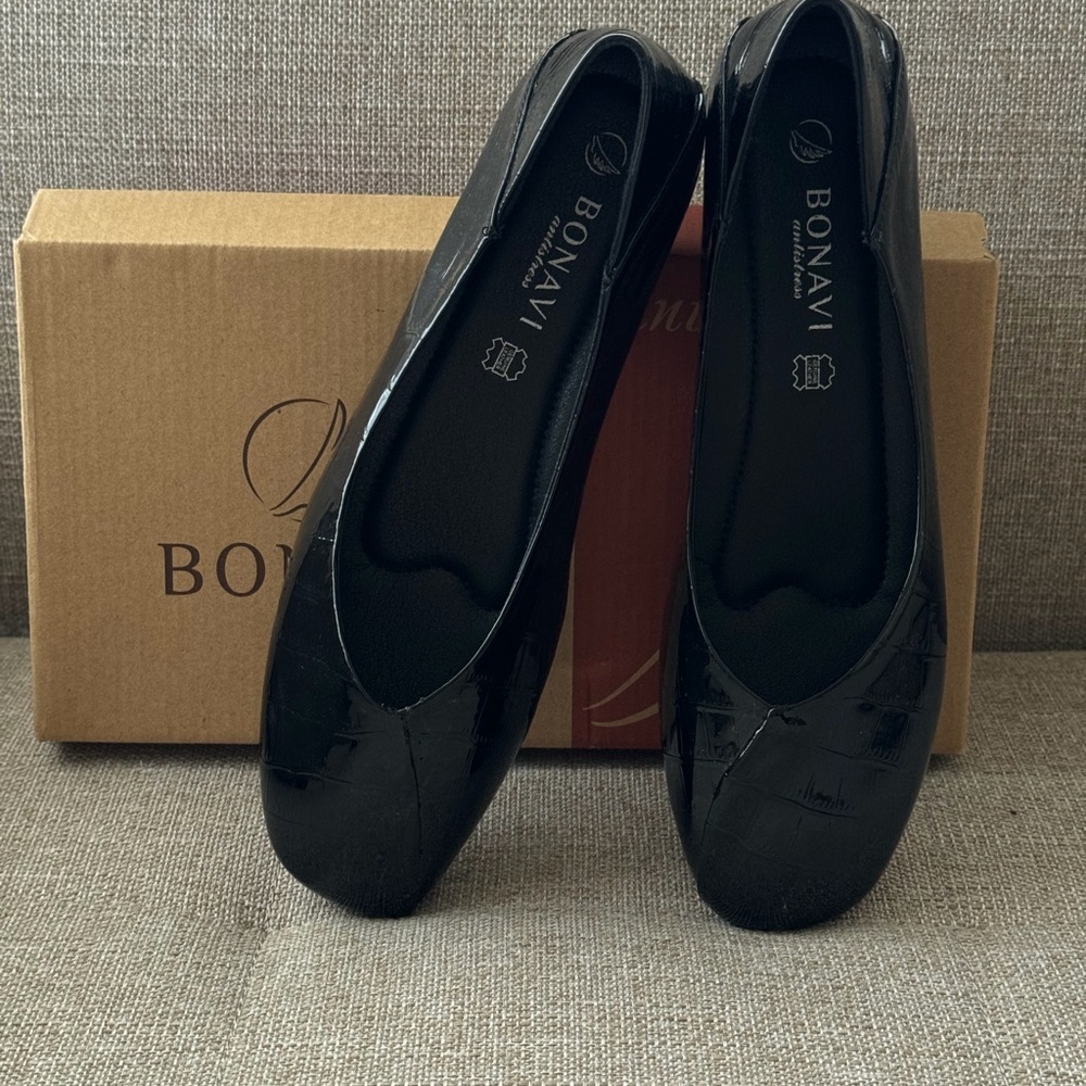 Bonavi Croco Patent Leather Low Heel Size 8.5 New